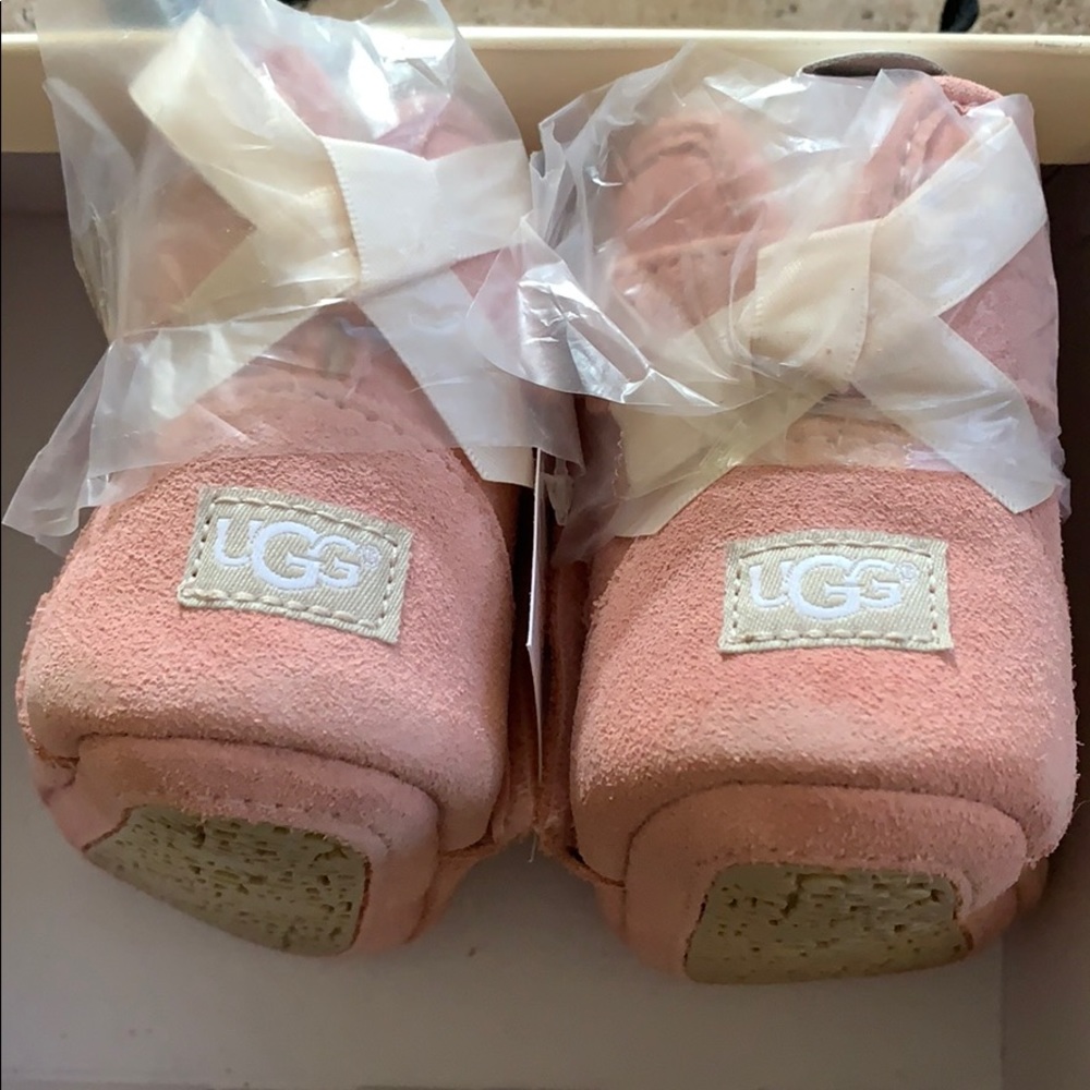 “Jesse bow” baby uggs.